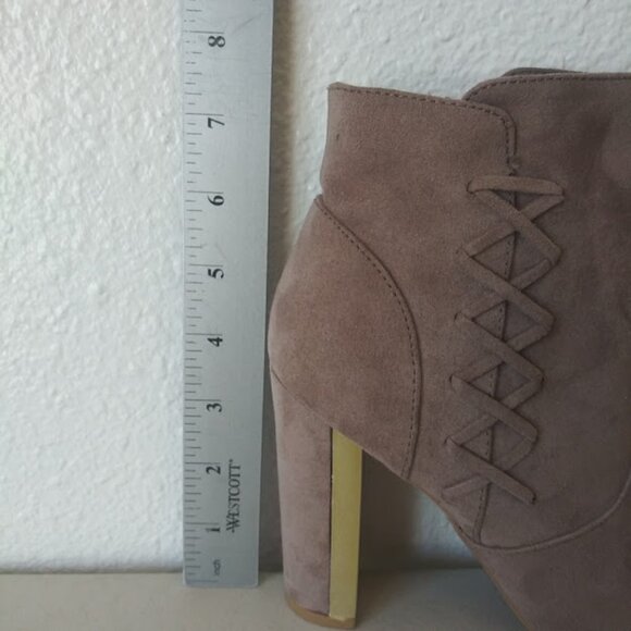 Qupid women's size 7 taupe high heel ankle boots - Picture 9 of 13